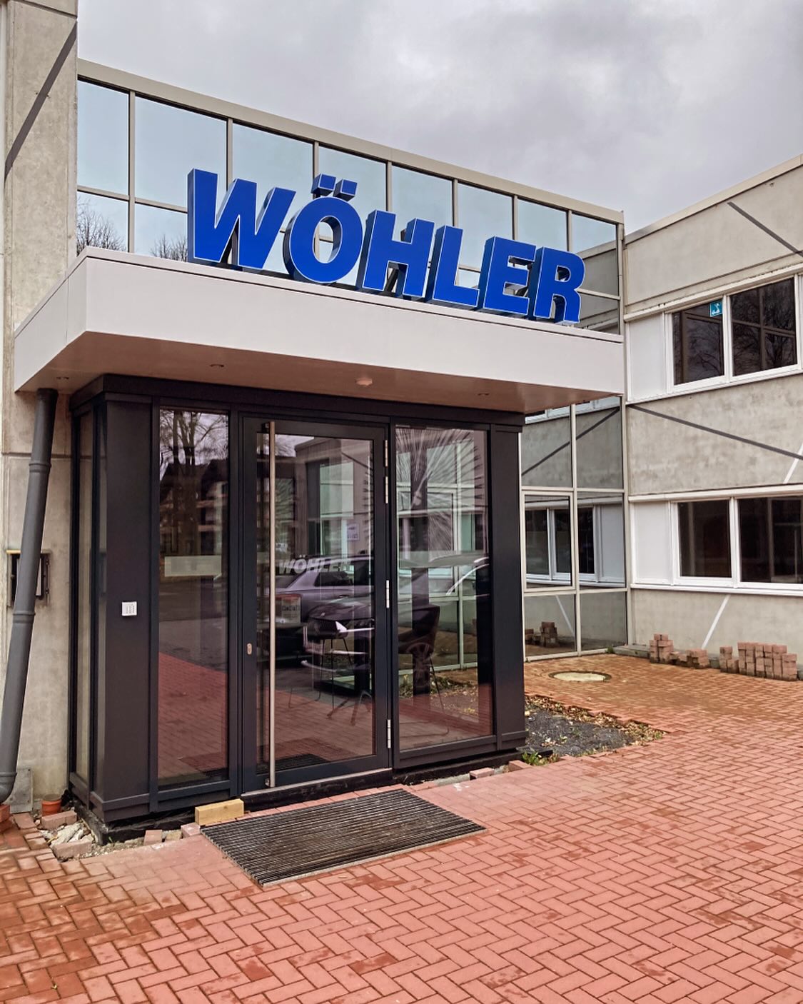 Neue Vordachwerbung für Wöhler in Bad Wünnenberg!