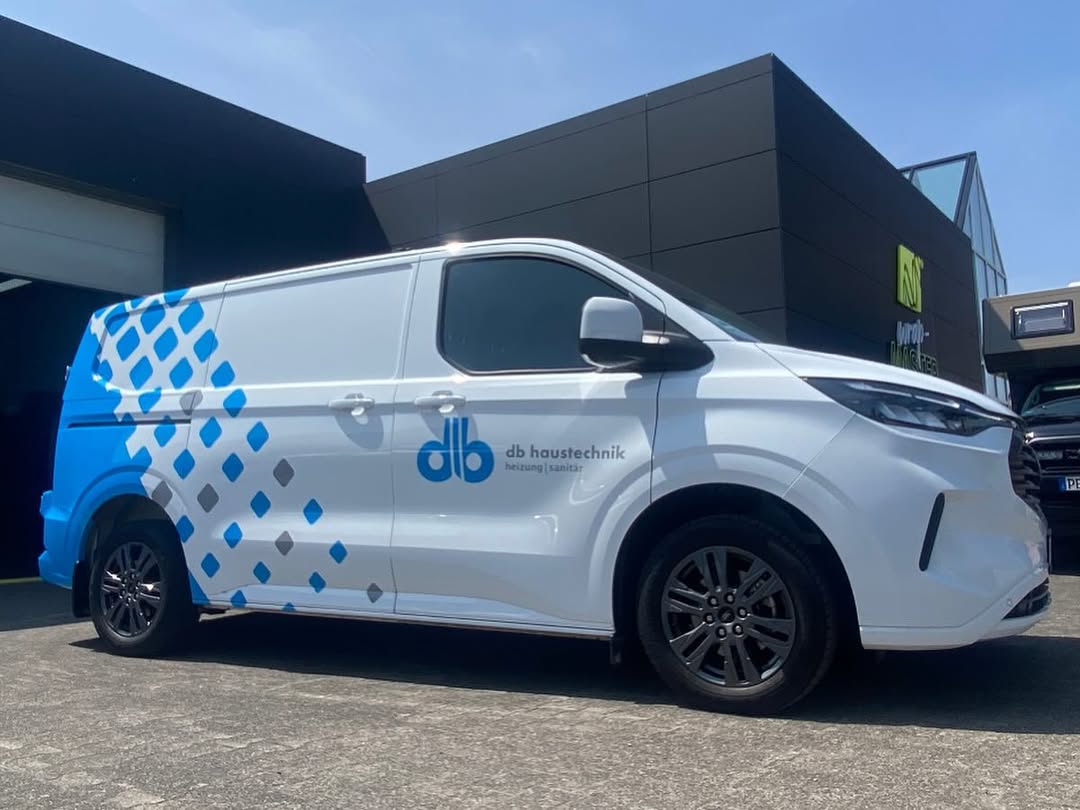 Fahrzeugfolierung für db Haustechnik 😉💙